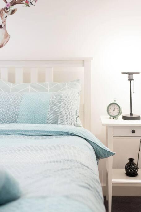 Urban Gem Sancturay - Central, Calm, Comfort Apartment *